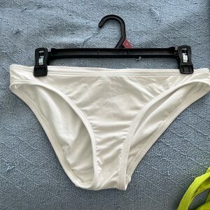 Vince Camuto bikini bottoms. Size S, color- White